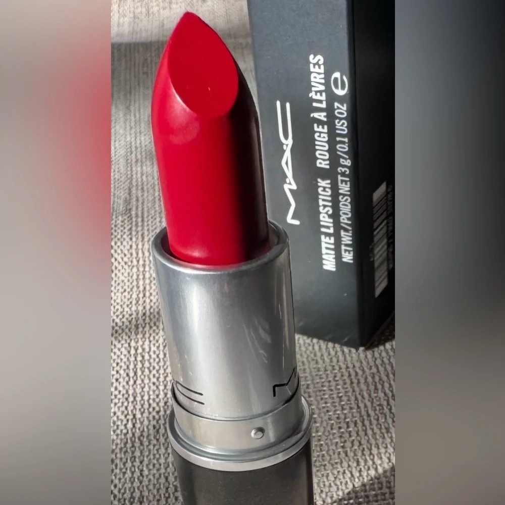 MAC “GLAM” Lipstick - Exclusive Release / ✨LIMITED EDITION✨ - Picture 5 of 8